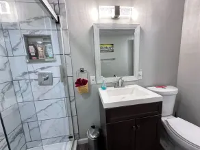 100% renovated House 8 minutes to downtown - Image 5
