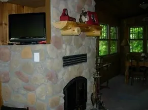 Knotty Pine Cabin on the Lake - Image 2