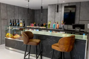 Coast Hotel - Image 5