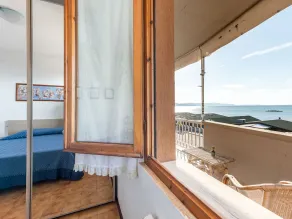 Nice apartment for 4 guests with WIFI, TV, terrace and pets allowed - Image 5