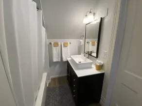 Yellow #3: Cozy 1 bedroom apartment. - Image 5