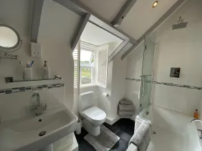 Fisherman’s cottage 100 yards from the sea with log burner and own parking - Image 5