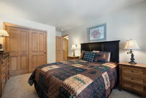Spacious, Multi-Level Home Walking Distance to Slopes, Town & Pool - Image 4