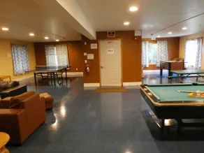 Mt Hood Lodge: Perfect for Large Groups: Sleeps 44 Maximum-Two Deluxe Hot Tubs - Image 4