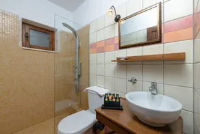 Spacious, Good Privacy, a Gorgeous Sea View, ideal for groups or large families. - Image 5