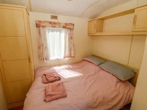 GORPHWYSFA CARAVAN, pet friendly, with a garden in Cemaes Bay - Image 4