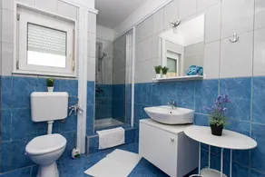 Charming new apartment,70 m to the beach, 8 people, WiFi,parking, terrace, BBQ - Image 2