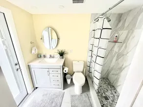 Private House with Heated Pool, Close to Attractions! - Image 3
