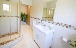 Private Spacious Cottage in Victoria Falls - Image 3