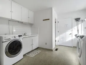 Spacious Cozy Home with private \"HOT TUB\" - Image 4