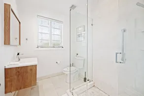 307 · Upstairs 1bdrm w/Balcony - Image 3