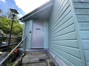 Secluded Lodge at the top of the garden. Free Parking, Dog Friendly £20 per pet - Image 4