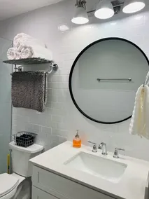 Single Story Freshly Renovated Townhouse Adjacent Haile Village Stocked Kitchen  - Image 4