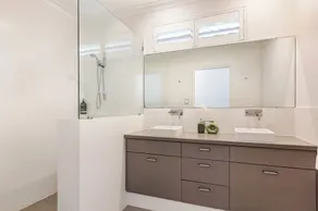 DECADENT & STYLISH 2 STOREY COASTAL RETREAT - Image 3