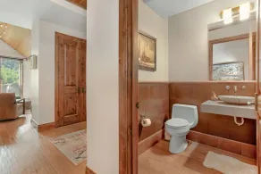 Penthouse Luxury Condo, Covered Parking, 2 Minute Walk to Cascade Lift - Image 2