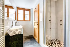 Apartamento vacacional con jardín y sauna | Vistas al agua - Image 4