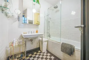 Stunningly Large Apartment Next to British Museum - Image 2