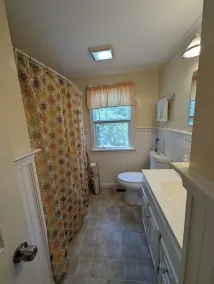 2 chambres, 2 salles de bain, 1100 pieds carrés, véranda, manger dans la cuisine, laveuse / sécheuse, barbecue à gaz - Image 3