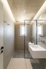 Eden Βeachfront 7 bedroom Estate - Image 2