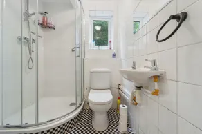 Spacious Home - Sleeps 10 - Free Parking - Pets - Image 2