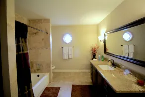 ¡El retiro de Hope Street! Una finca de lujo de 6,300 pies cuadrados - Image 3