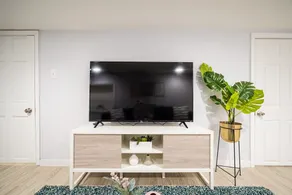 Lowest Rates! Fun & Stylish 3BR in Logan Square - Image 2