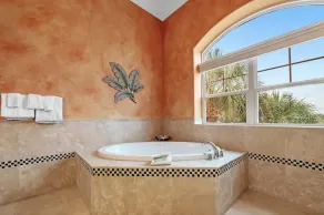 Red Retreat - Image 4