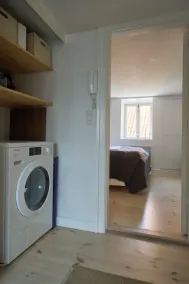 Perfect location, cosy and stylish and with one of the largest bathrooms i town - Image 2