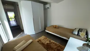 Villa avec piscine privée et grand jardin, idéale pour séjours avec des chiens. - Image 5