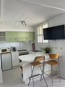 Bondi Beach paus studio 8 - Image 4
