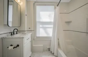 Beautifully renovated 2 Bedroom, 1st Floor apt -Greenport Village, Walk to town! - Image 5