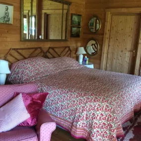Sleeps2- WiFi - Walkers Paradise - South Facing - Image 3