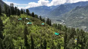 Hill top cottage by Planacation - Image 4