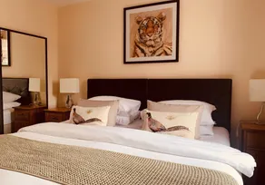 A one-bed apartment located right in the heart of the Grassmarket. Sleeps 4 - Image 5