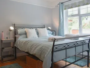 Alojamiento de 3 habitaciones en Axmouth - Image 4