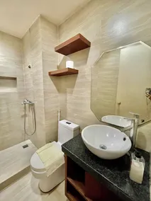 Beautiful unit across greenbelt5 + high speed wifi + Netflix - Image 4