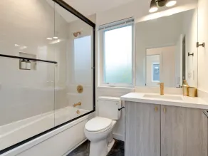 Brand new, Modern 2 Bedroom home near Greenlake. - Image 4