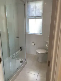 House above the beach sleeps 4 with private parking - Image 3