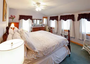 Cozy Cove Cottage Limit 6 3 Bedroom Cottage by RedAwning - Image 5