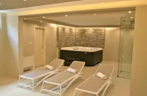 Villa di lusso con vista mozzafiato e atmosfera rilassante - Image 2