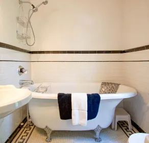 5 Br: Historic Glaab House in Cass, with AC, Amazing Kitchen, Covered Porches, Historical Landmark - Image 3