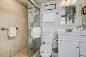 Ocean-view condo with a scenic balcony & W/D - pool and beach access - Image 2