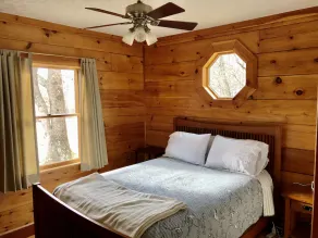 Log cabin with lots of private space - 12mins from Omni Homestead! - Image 5