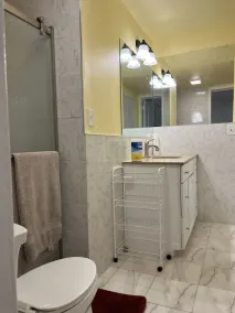 Entire 3 bedrooms/2 bathrooms fence yard, near Costco, Sam's - Image 5