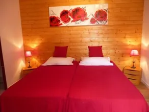 Charming Renovated Barn with Garden, 3 Ensuite Bedrooms, Near Le Mans - Image 4