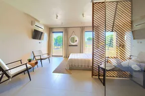 Villa with pool in an authentic natural environment - Image 5