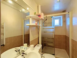Charming Countryside Retreat: Cozy 1BR Cottage with Private Courtyard and Bike Trails Nearby - Image 2