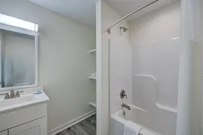 Saltwater Suites, 204 Queen 2nd Floor - Image 3
