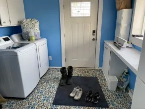 Beautiful Newly Renovated Luxury Farmhouse Rental - Image 2