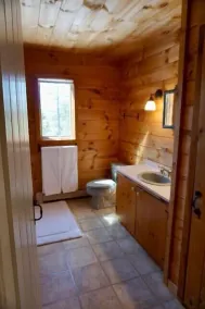 Spacious house with pebble beach. Direct access to Snowmobile and ATV trails! - Image 4